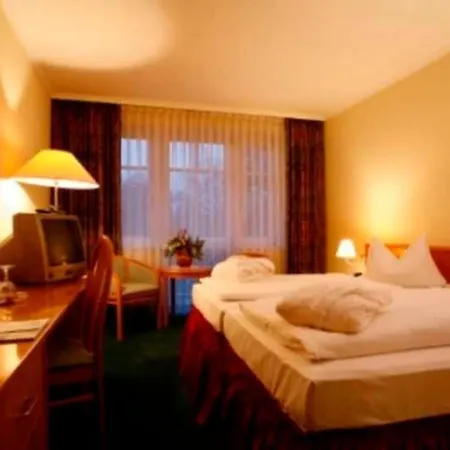 The Royal Park Fasanerie * 施特雷利茨